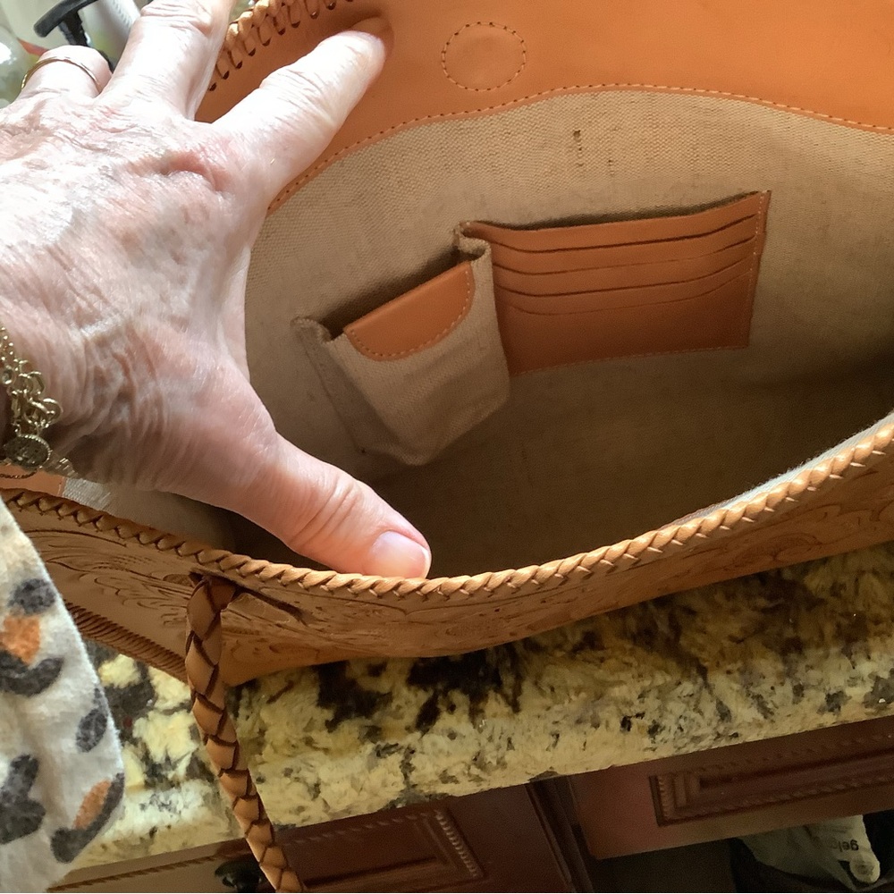 Hand Tooled Leather handbag - Picture 4 of 9